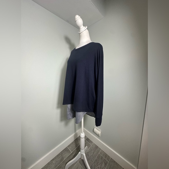 Vince Mixed media navy shirttail blouse  size Medium - Picture 5 of 16